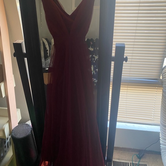 Gorgeous burgundy dress - Picture 2 of 5